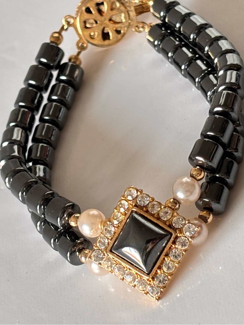 🦋2/25$ Vintage multi-row gold tone bracelet in hematite beads